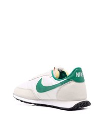 Chaussures de sport blanc et vert Nike