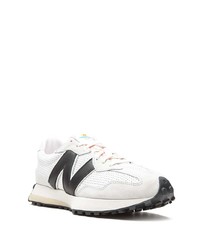 Chaussures de sport blanches et noires New Balance