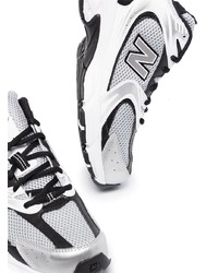 Chaussures de sport blanches et noires New Balance