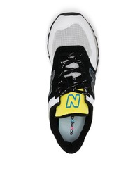 Chaussures de sport blanches et noires New Balance