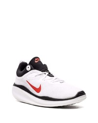 Chaussures de sport blanches et noires Nike