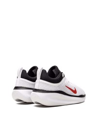 Chaussures de sport blanches et noires Nike