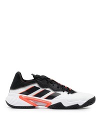 Chaussures de sport blanches et noires adidas Tennis
