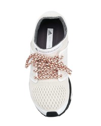 Chaussures de sport blanches et noires adidas by Stella McCartney