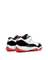 Chaussures de sport blanches et noires Jordan