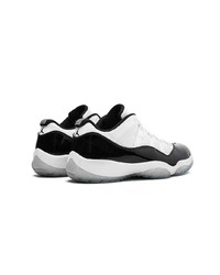 Chaussures de sport blanches et noires Jordan