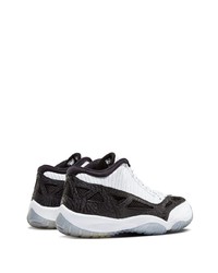 Chaussures de sport blanches et noires Jordan