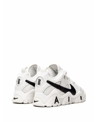 Chaussures de sport blanches et noires Nike