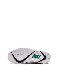 Chaussures de sport blanches et noires Nike