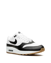 Chaussures de sport blanches et noires Nike