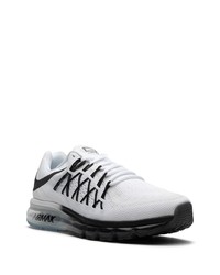 Chaussures de sport blanches et noires Nike