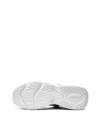 Chaussures de sport blanches et noires Nike