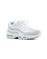 Chaussures de sport blanches et noires Nike