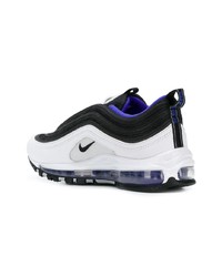 Chaussures de sport blanches et noires Nike