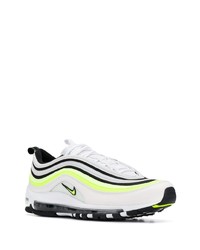 Chaussures de sport blanches et noires Nike