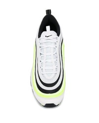 Chaussures de sport blanches et noires Nike