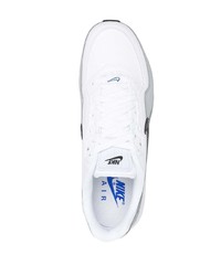 Chaussures de sport blanches et noires Nike