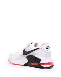 Chaussures de sport blanches et noires Nike