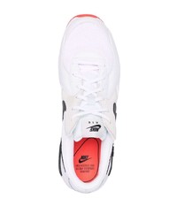 Chaussures de sport blanches et noires Nike