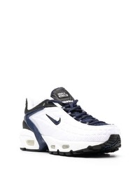 Chaussures de sport blanches et noires Nike