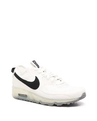 Chaussures de sport blanches et noires Nike