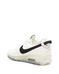 Chaussures de sport blanches et noires Nike