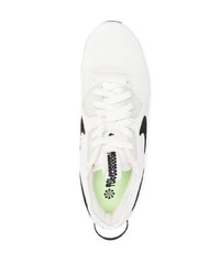 Chaussures de sport blanches et noires Nike