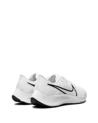 Chaussures de sport blanches et noires Nike