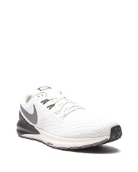 Chaussures de sport blanches et noires Nike