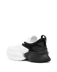 Chaussures de sport blanches et noires APL Athletic Propulsion Labs