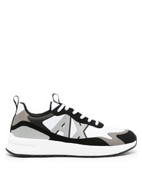 Chaussures de sport blanches et noires Armani Exchange
