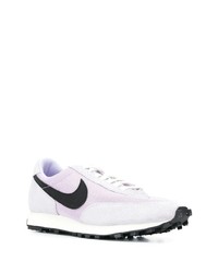 Chaussures de sport blanches et noires Nike