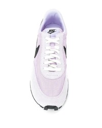 Chaussures de sport blanches et noires Nike