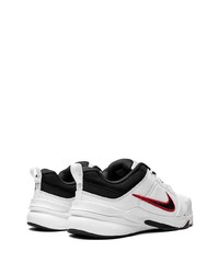 Chaussures de sport blanches et noires Nike