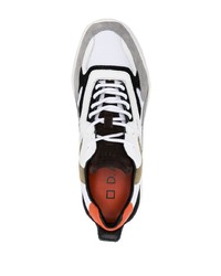 Chaussures de sport blanches et noires D.A.T.E