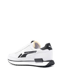 Chaussures de sport blanches et noires Puma