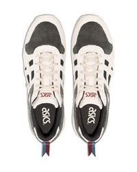 Chaussures de sport blanches et noires Asics