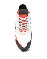 Chaussures de sport blanches et noires adidas