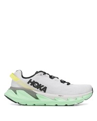 Chaussures de sport blanches et noires Hoka One One