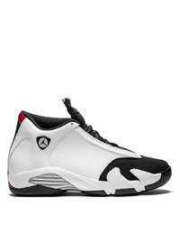 Chaussures de sport blanches et noires Jordan