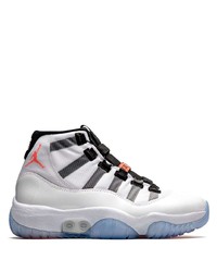 Chaussures de sport blanches et noires Jordan