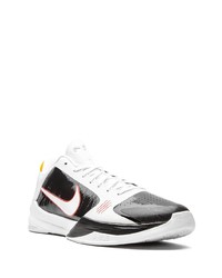 Chaussures de sport blanches et noires Nike