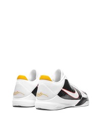 Chaussures de sport blanches et noires Nike