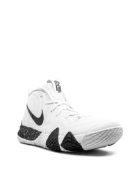 Chaussures de sport blanches et noires Nike