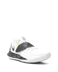 Chaussures de sport blanches et noires Nike