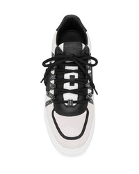 Chaussures de sport blanches et noires Versace