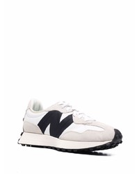 Chaussures de sport blanches et noires New Balance