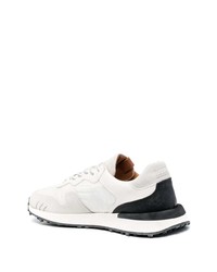 Chaussures de sport blanches et noires Buttero