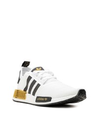 Chaussures de sport blanches et noires adidas