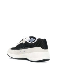 Chaussures de sport blanches et noires A.P.C.